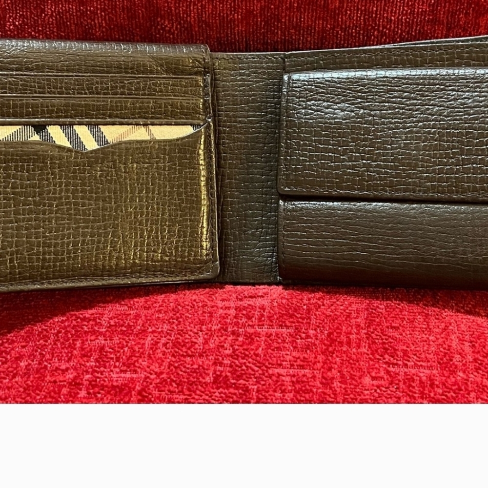 BURBERRY AUTHENTIC BROWN GRAINED LEATHER BIFOLD WITH NOVA CHECK INTERIOR ACCENTS - Picture 2 of 14
